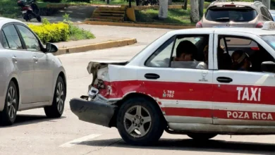 Taxi 2118 con daños tras choque en el bulevar Adolfo Ruiz Cortines, Poza Rica