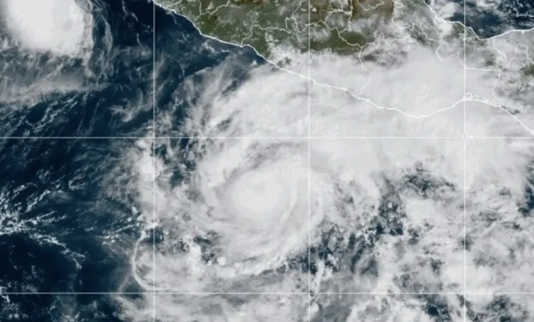 Imagen satelital del huracán Trudy frente a las costas del Pacífico mexicano