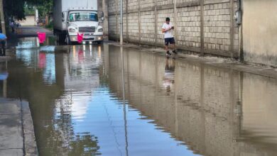 Agua estancada en la calle 15 de Julio, colonia Tropicana, Tuxpan