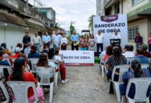 Alcalde Daniel Cortina Martínez durante el banderazo de inicio de la pavimentación en la calle Odilón Ramos Reyes, colonia FECAPOMEX, Tuxpan.