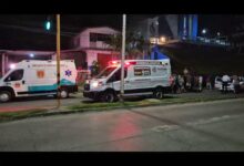 Ambulancias del 911 de Tuxpan en el lugar de la carambola del libramiento Adolfo Lopez Mateos con avenida de los Insurgentes