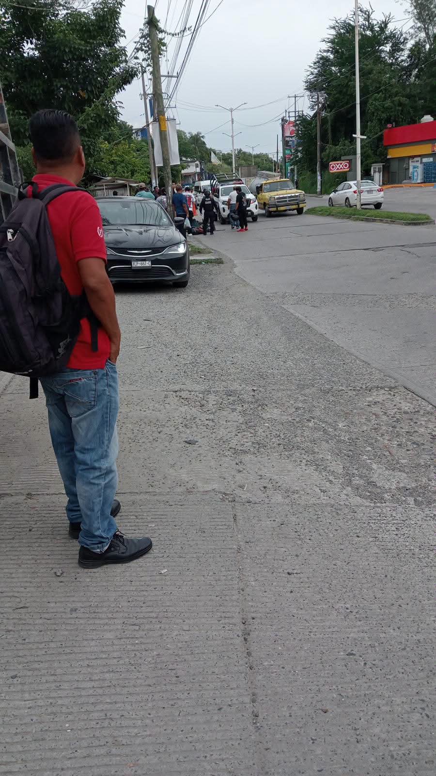 Escena del accidente en el libramiento Adolfo López Mateos, Tuxpan, a la altura del OXXO