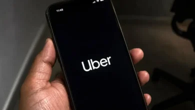 Telefono con el logo de Uber