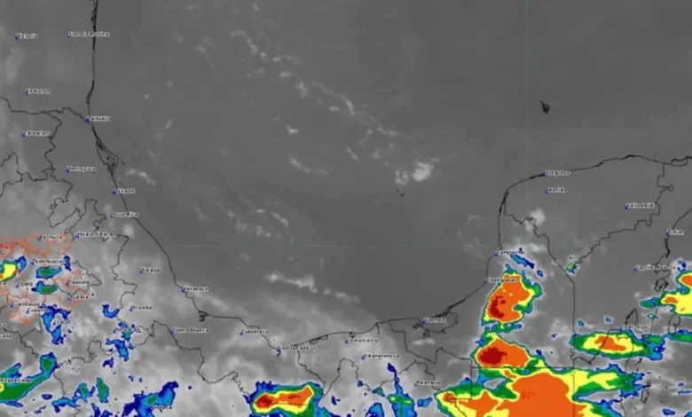 Mapa satelital con núcleos de lluvia sobre Veracruz