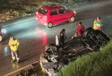 Auto volcado en el trébol de Escamela, Ixtaczoquitlán