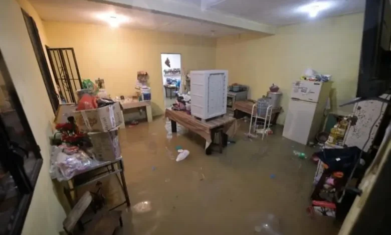 Interior de vivienda inundada en Xalapa tras las lluvias de esta semana